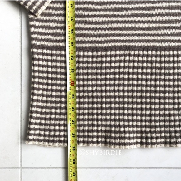 Banana Republic Tunic Length Henley Sweater - Picture 11 of 12